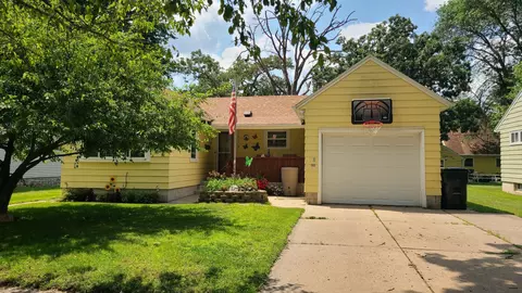 1209 11th St NW, Austin, MN 55912 photo 2