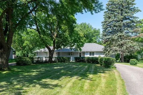 122 S Skyline Dr, Skyline, MN 56001