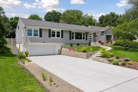 5836 Chowen Ave S, Edina, MN 55410
