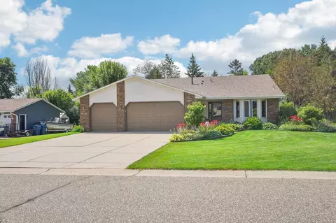 7501 25th St N, Oakdale, MN 55128