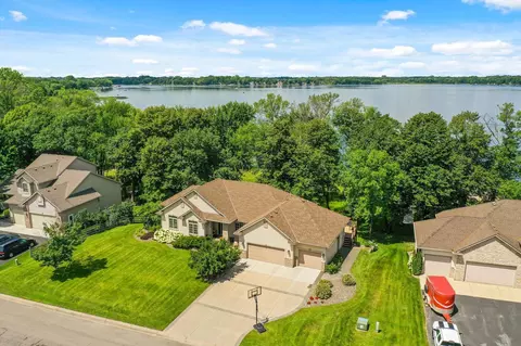 12736 Mentzer Trl, Lindstrom, MN 55045