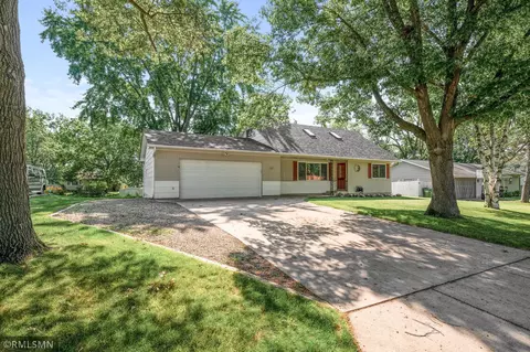 5116 Red Oak Dr, Mounds View, MN 55112
