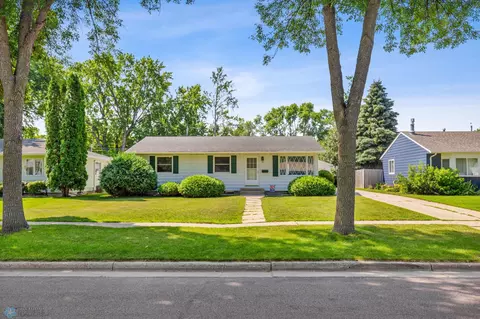 90 27th Ave N, Fargo, ND 58102