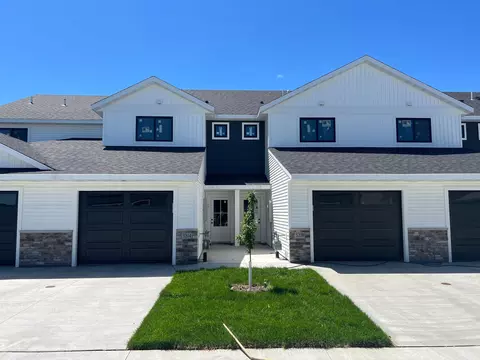 5204 Harvest Square Pl NW, Rochester, MN 55901