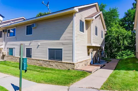 52 E 13th St, Waconia, MN 55387