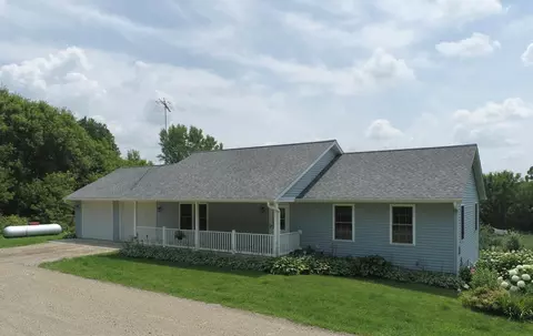 14884 420th St, Zumbrota, MN 55992