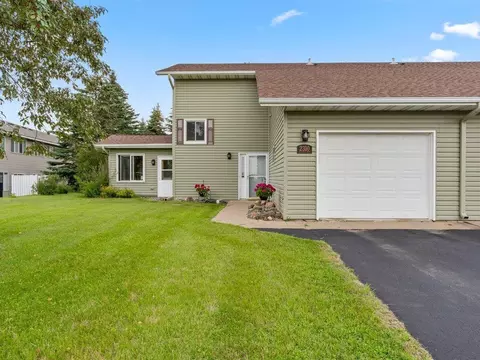 2310 Hillcrest Dr, Brainerd, MN 56401 photo 2