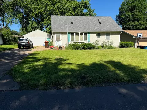 2255 Craig Pl, Maplewood, MN 55109