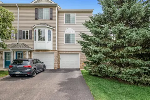 2879 Arboretum Village Trl, Chanhassen, MN 55317