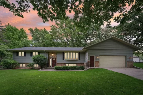13209 S Manor Dr, Burnsville, MN 55337