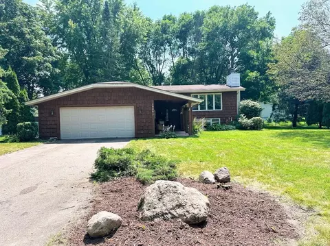 19095 Valley View Rd, Eden Prairie, MN 55346