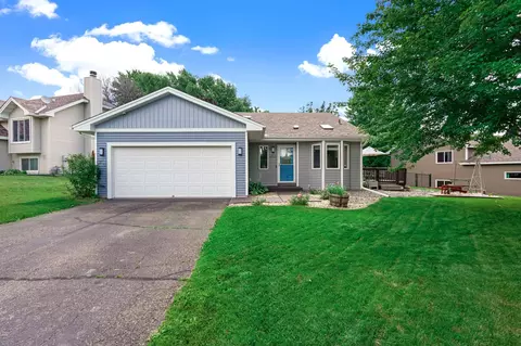 2812 Westcliffe Dr, Burnsville, MN 55306