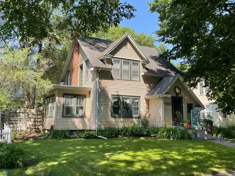 908 9th St N, Fargo, ND 58102