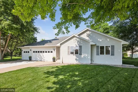 108 Emerald Cir, Belle Plaine, MN 56011