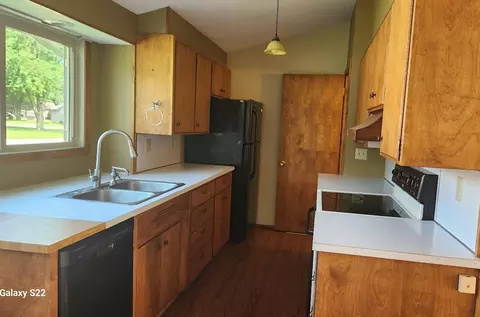705 Verona Ave, Windom, MN 56101 photo 3