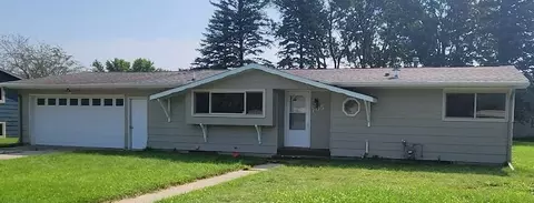 705 Verona Ave, Windom, MN 56101