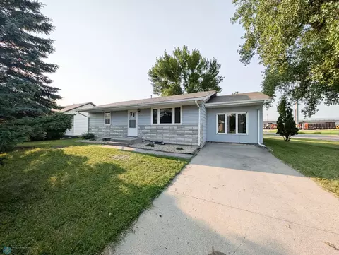 2501 11 Ave N, Fargo, ND 58102