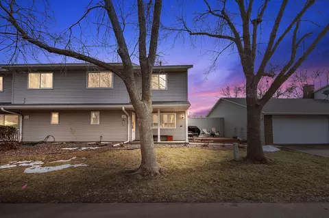 9433 Ranchview Ln N, Maple Grove, MN 55369