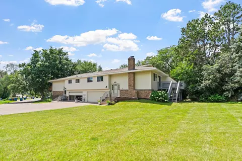 7002 Ives Ln N, Maple Grove, MN 55369