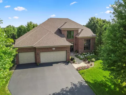 8281 Pondview Dr, Minnetrista, MN 55375