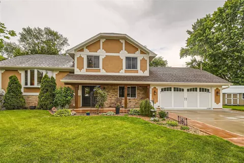 2130 Erin Ct, New Brighton, MN 55112