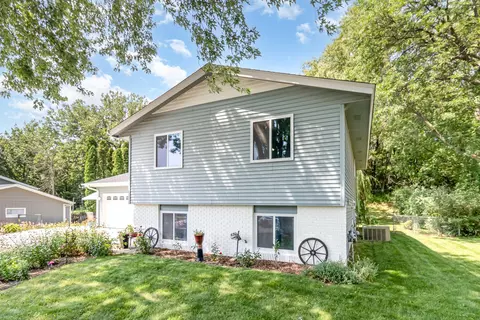 3325 Heritage Ln, Eagan, MN 55121