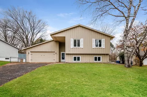 15709 Hayes Trl, Apple Valley, MN 55124