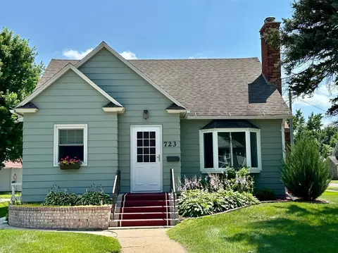 723 South St, Jackson, MN 56143