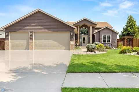 4100 10th St S, Moorhead, MN 56560