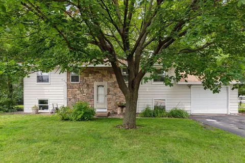 169 150th St W, Apple Valley, MN 55124
