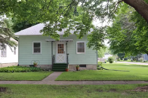 302 E 9th St, Fairmont, MN 56031