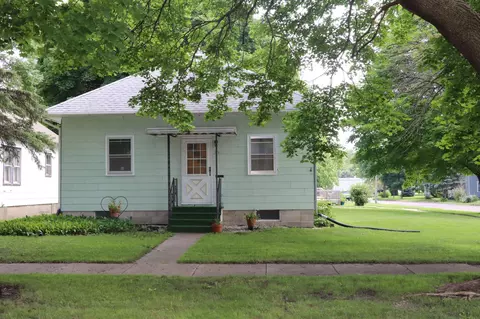 302 E 9th St, Fairmont, MN 56031
