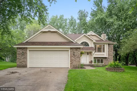 6380 26th St N, Oakdale, MN 55128