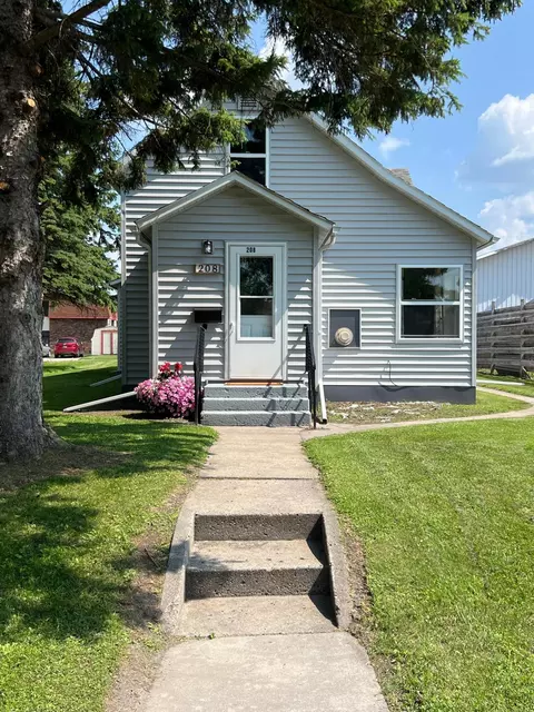 208 Larson Ave N, Fosston, MN 56542