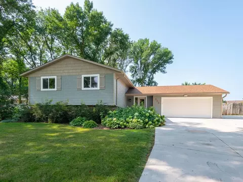 332 Ridge Rd, Mayer, MN 55360