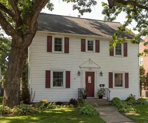 907 10th St NW, Austin, MN 55912
