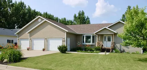 1523 Cartway Dr, Thief River Falls, MN 56701