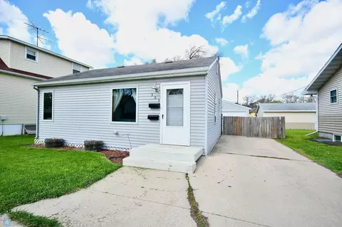 305 22nd St S, Fargo, ND 58103