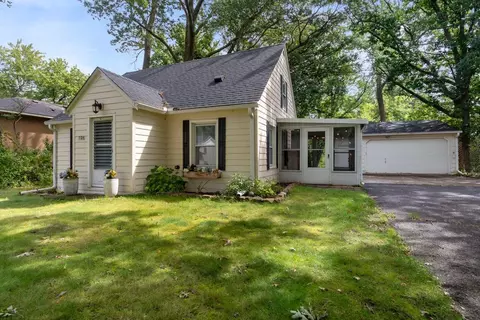 106 Mcgregor Ave N, Mahtomedi, MN 55115