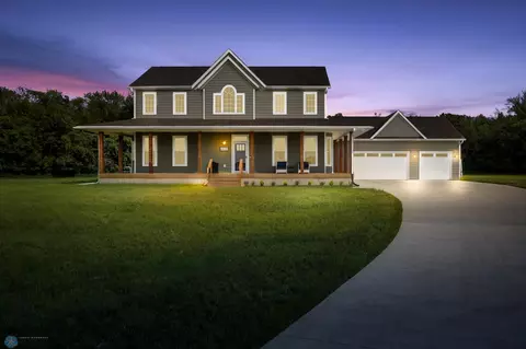 6828 2nd St NW, Moorhead, MN 56560