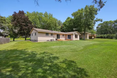 501 Harold Dr, Burnsville, MN 55337