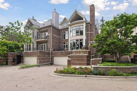 114 Groveland Ter, Minneapolis, MN 55403