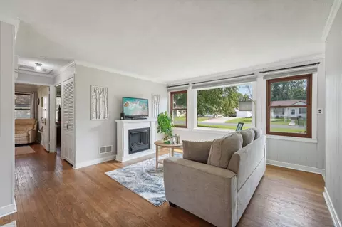 2147 Floral Dr, White Bear Lake, MN 55110