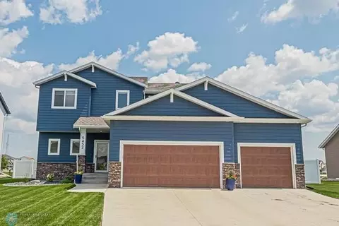 5452 66th St S, Fargo, ND 58104
