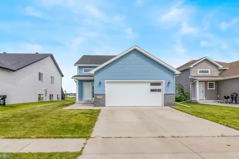 7332 17th St S, Fargo, ND 58104