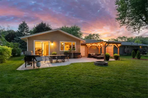 1127 Tyler St S, Shakopee, MN 55379