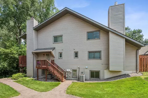 1635 N Brenner Pass, Fridley, MN 55432