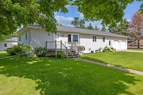 905 13th St, Clarkfield, MN 56223