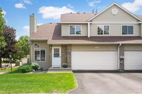 1121 Pecks Woods Dr, New Brighton, MN 55112