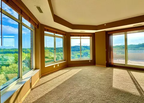 8301 Creekside Cir #640, Bloomington, MN 55437